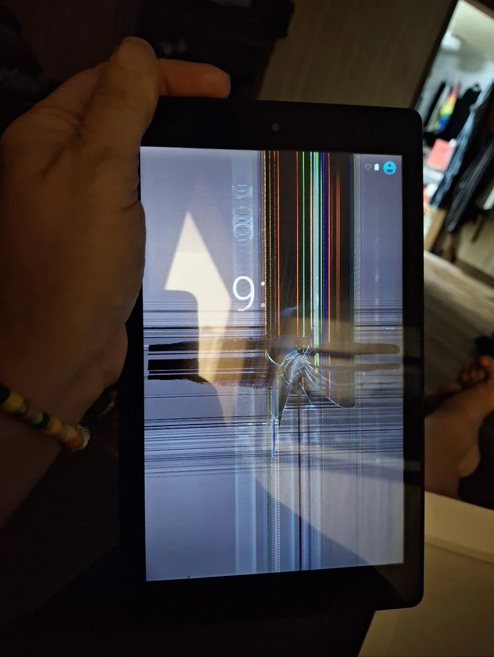 Parts Only Fire HD 8 Tablet with Cracked, Distorted Display For PARTS ONLY